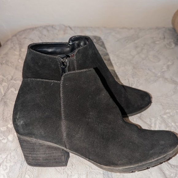 NWOT Blondo Black Suede Booties Size 8 - Picture 2 of 6